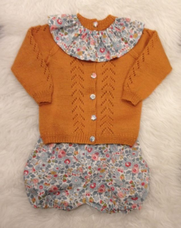 Barnigjen strikkeoppskrift cardigan Ella