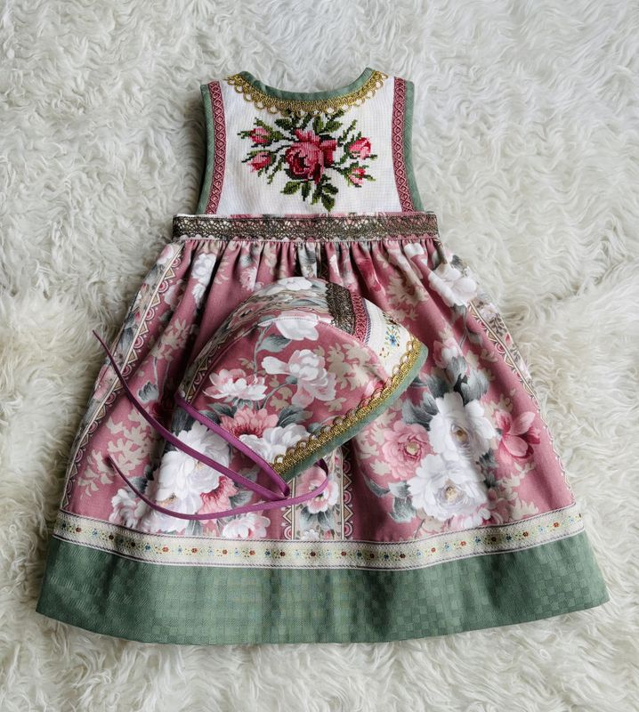 SOLGT Festdrakt Astridliten rosa og grønn