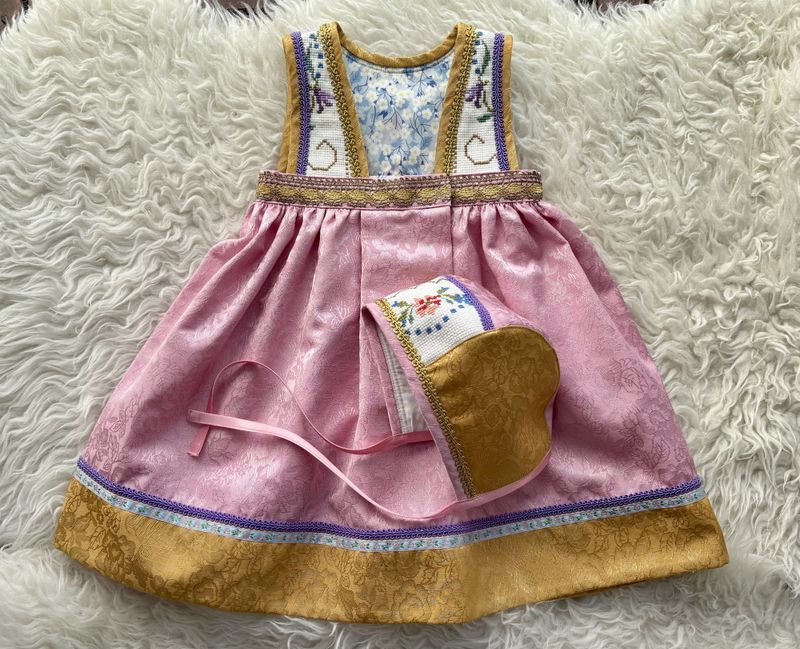 Festdrakt Astridliten rosa/gul 2