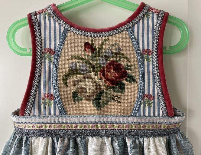 Hovedbilde X SOLGT Festdrakt Astrid ...