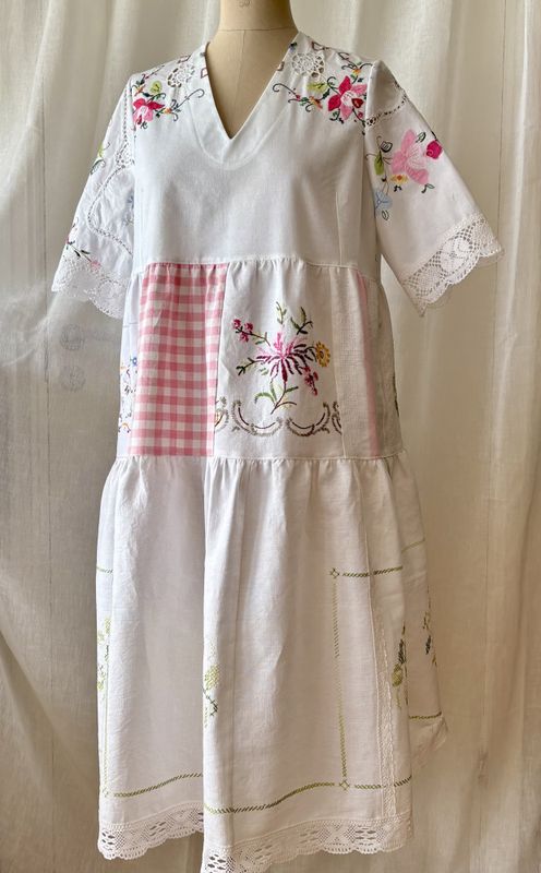 Kjole Fryd hvit med rosa