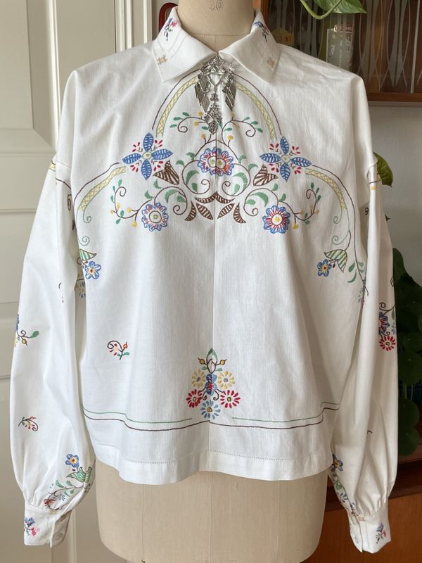 X SOLGT Festdraktskjorte Amanda blomster 2