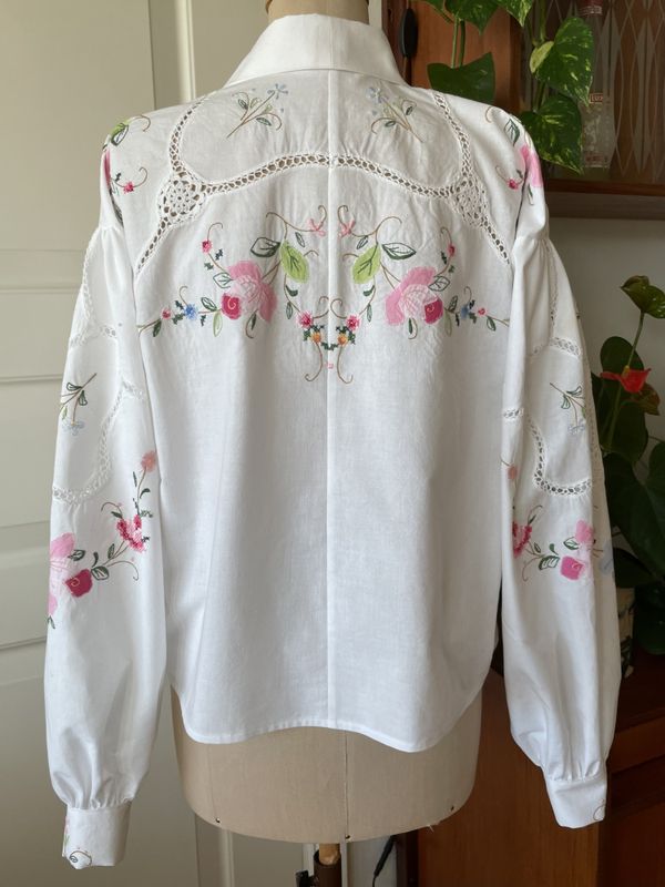 X SOLGT  Festdraktskjorte Amanda rosa blomster