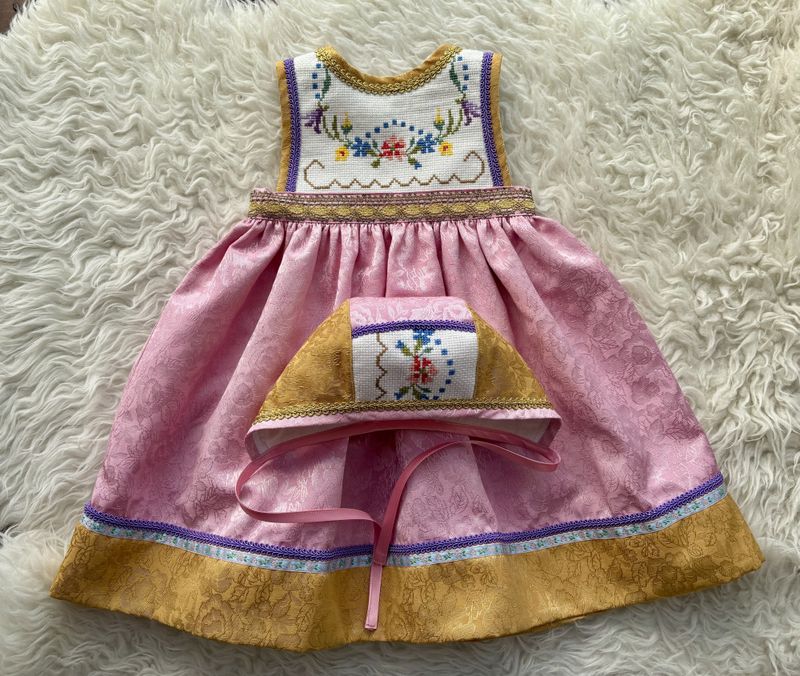 Festdrakt Astridliten rosa/gul 2