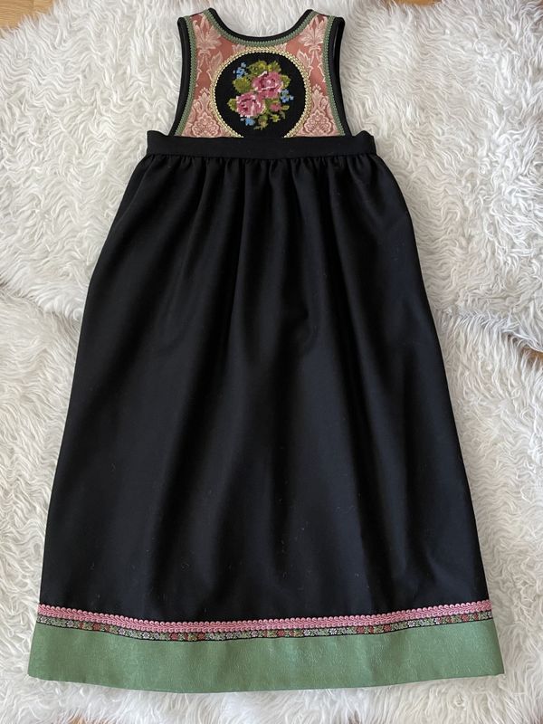 X SOLGT Festdrakt Astrid sort/rosa/grønn